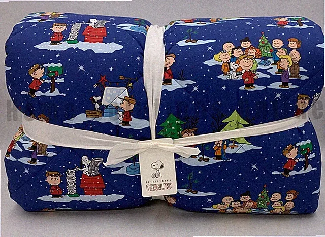 Pottery Barn Charlie Brown™ Snoopy Christmas Quilted Comforter King Cal #U1032A